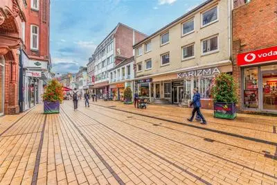 Toplage am Alten Markt – Vollvermietetes EG + großes Entwicklungspotenzial in den Obergeschossen