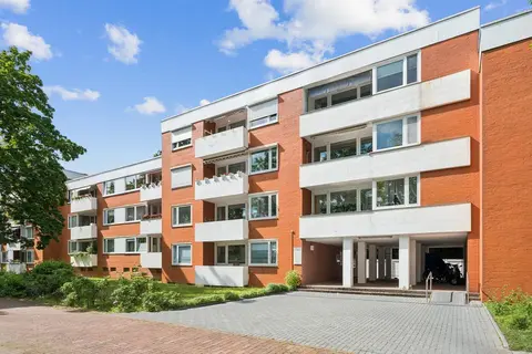 Wohnen im grünen Norden Hannovers: 4-Zimmer-Wohnung mit Süd-Balkon